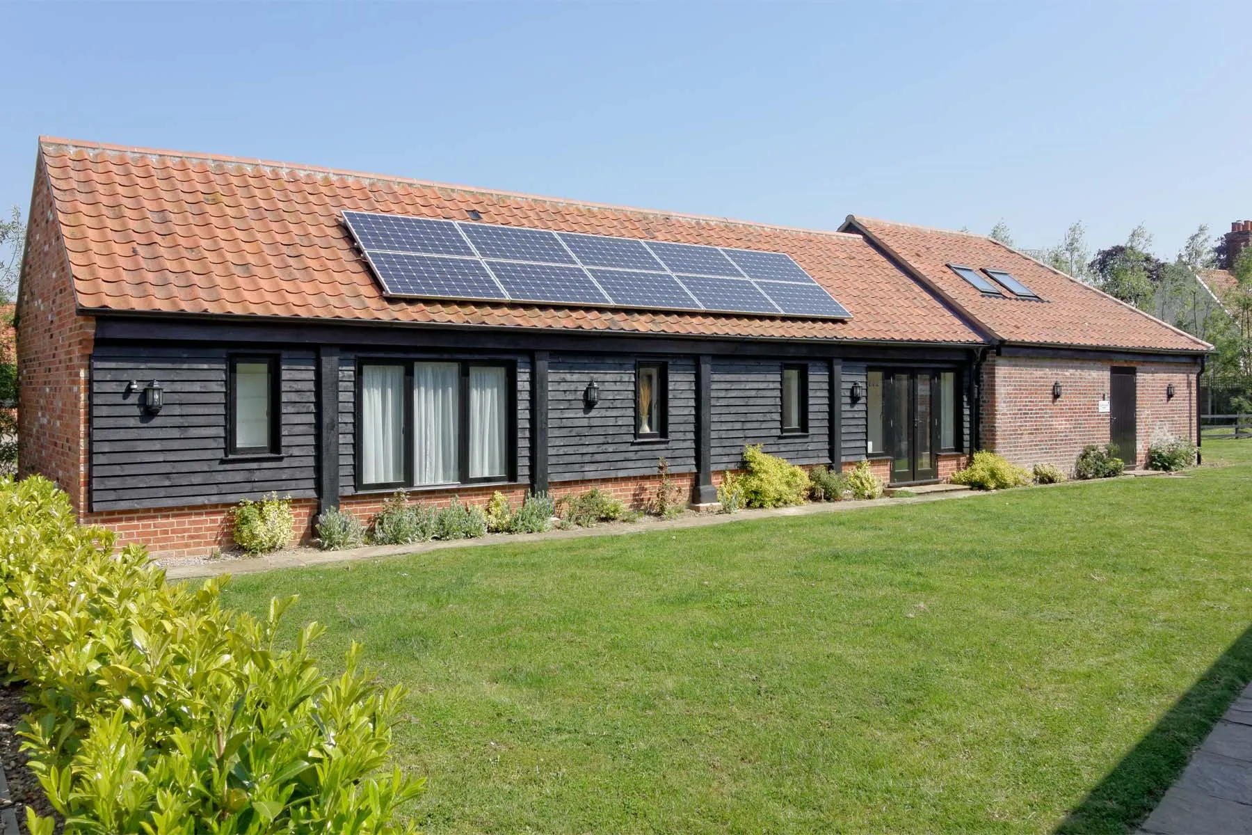 Communal seasonal hot tub at Annapurna Guesthouse Norfolk
